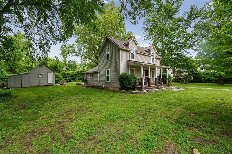 321 Springdale Ave, Bonner Springs, KS 66012