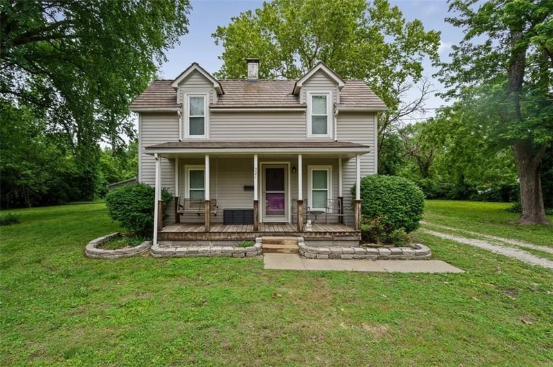 321 Springdale Ave, Bonner Springs, KS 66012