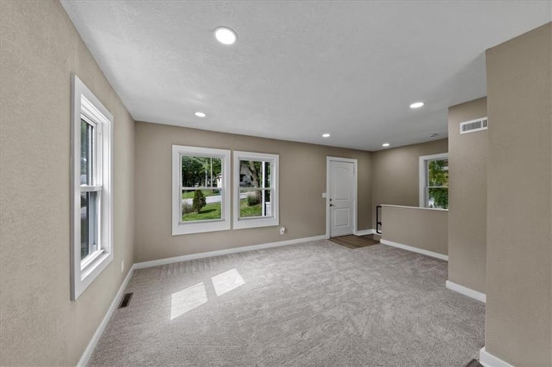 12107 Henry St, Sugar Creek, MO 64054