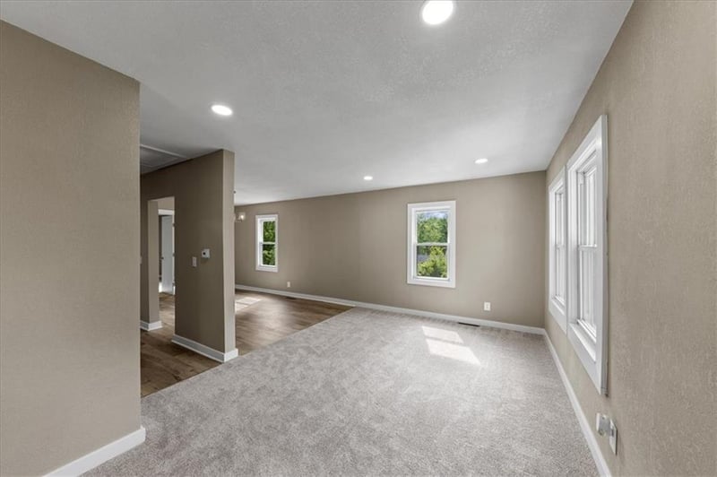 12107 Henry St, Sugar Creek, MO 64054