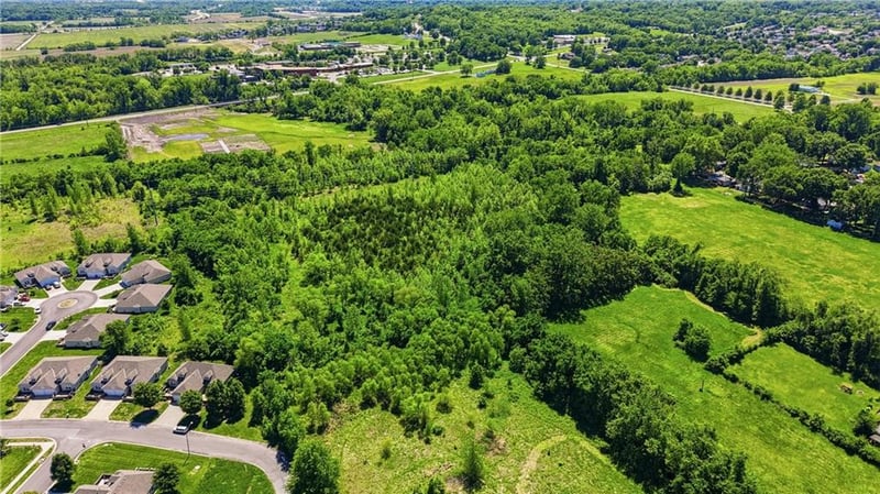 1300 Van Maele Rd, Independence, MO 64057