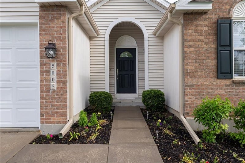 5005 NW Flintridge Dr, Riverside, MO 64150