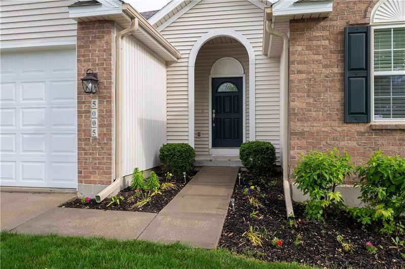 5005 NW Flintridge Dr, Riverside, MO 64150