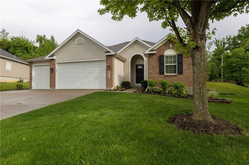 5005 NW Flintridge Dr, Riverside, MO 64150