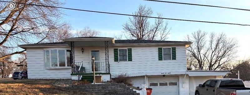 2520 Westminister Ln, St Joseph, MO 64503