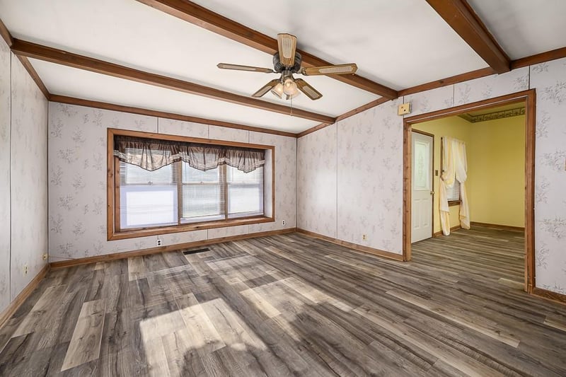 124 Gould St, Tonganoxie, KS 66086
