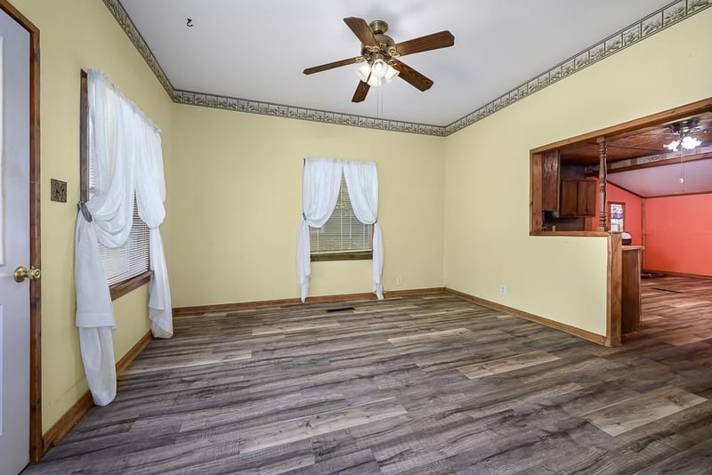 124 Gould St, Tonganoxie, KS 66086