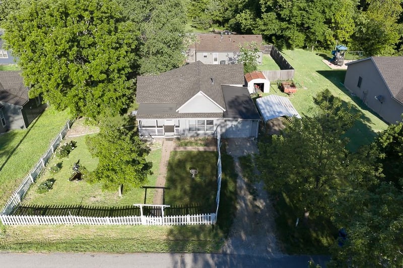 124 Gould St, Tonganoxie, KS 66086