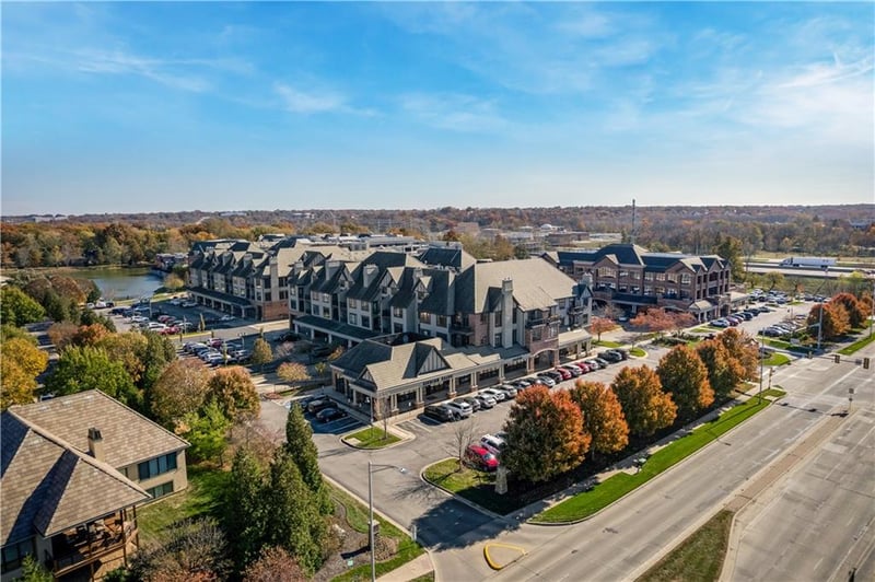 10531 Mission Rd #204B, Leawood, KS 66206