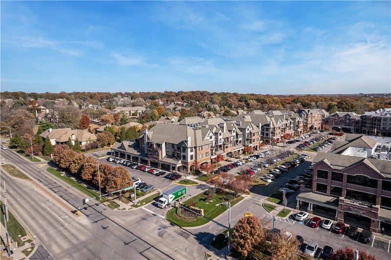 10531 Mission Rd #204B, Leawood, KS 66206