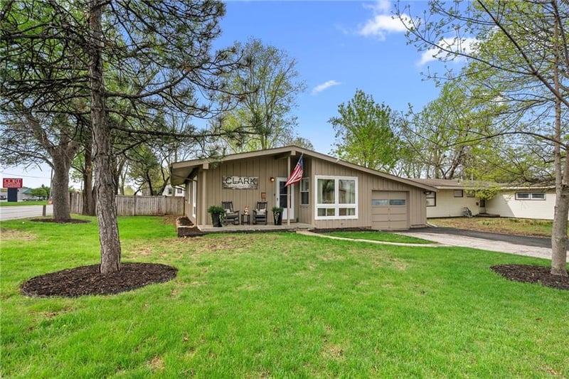 11905 91st Ter, Lenexa, KS 66215