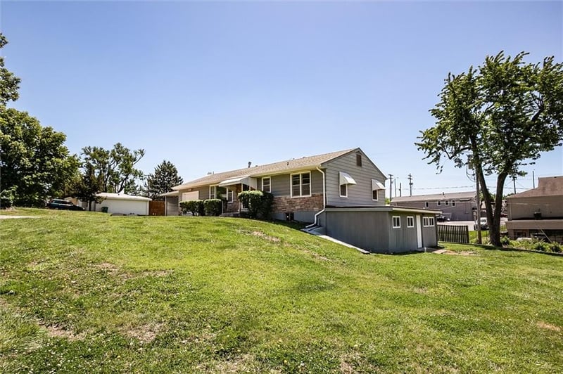 107 72 Nd Ter, Gladstone, MO 64118