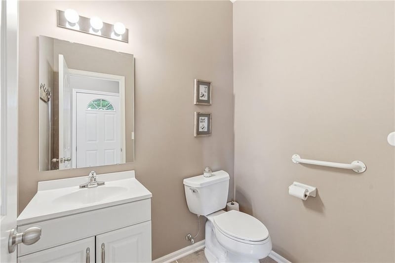 15732 Sunset Dr #800, Olathe, KS 66062