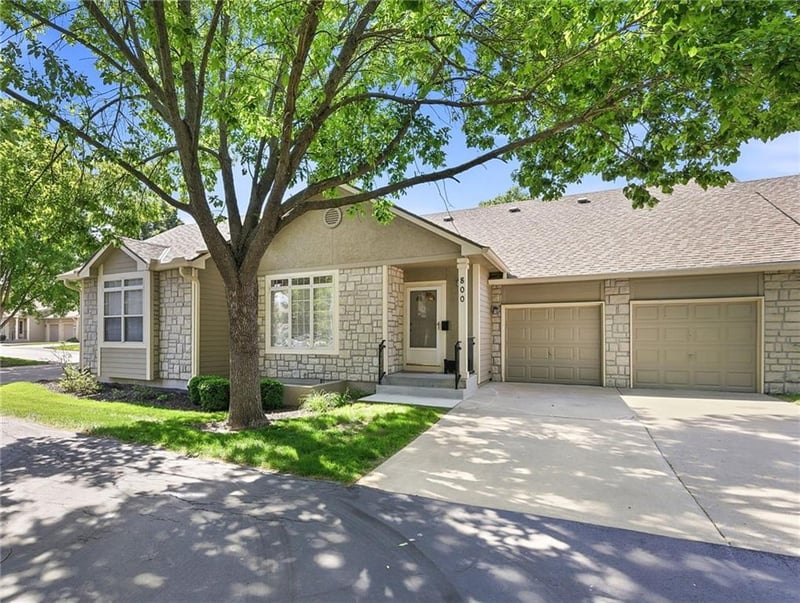 15732 Sunset Dr #800, Olathe, KS 66062