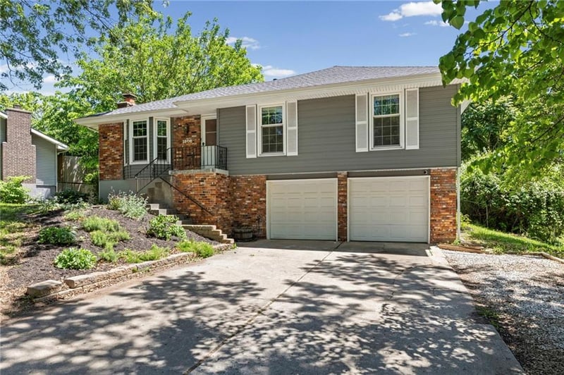1808 Manor Pl, Blue Springs, MO 64014
