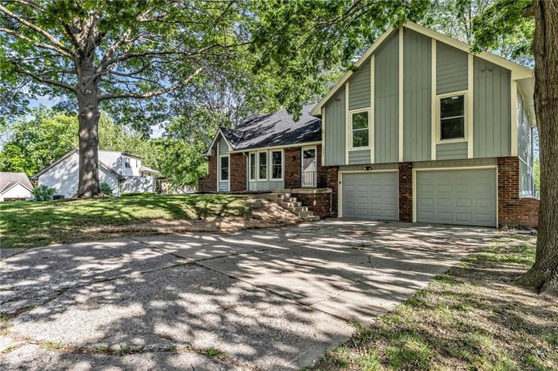 1405 99th St, Kansas City, MO 64155