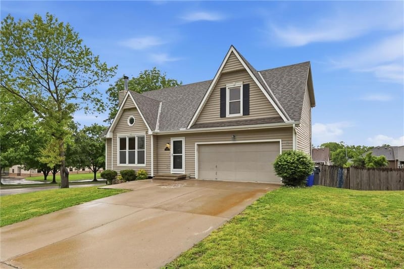 1548 Romany Ct, Olathe, KS 66061
