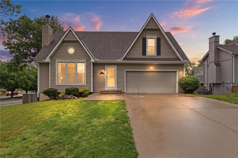 1548 Romany Ct, Olathe, KS 66061