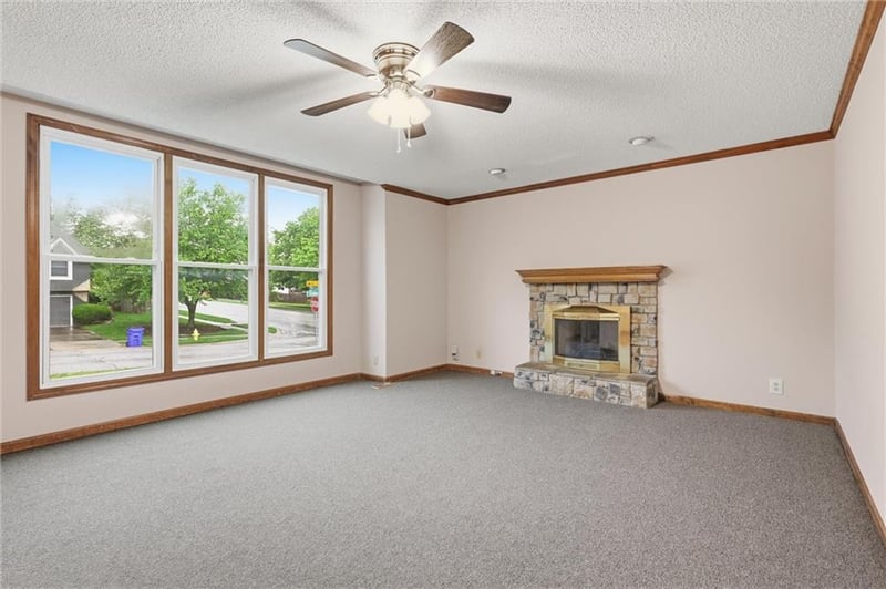 1548 Romany Ct, Olathe, KS 66061