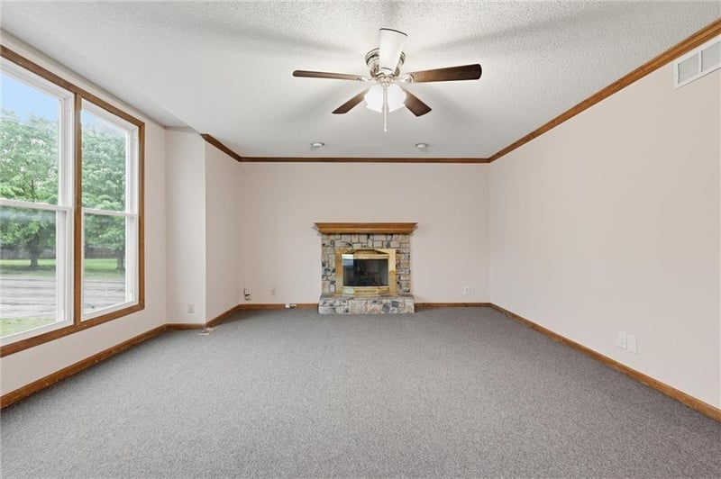1548 Romany Ct, Olathe, KS 66061
