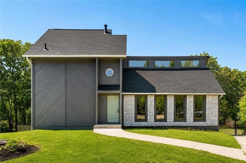 413 Brittany Dr, Olathe, KS 66061