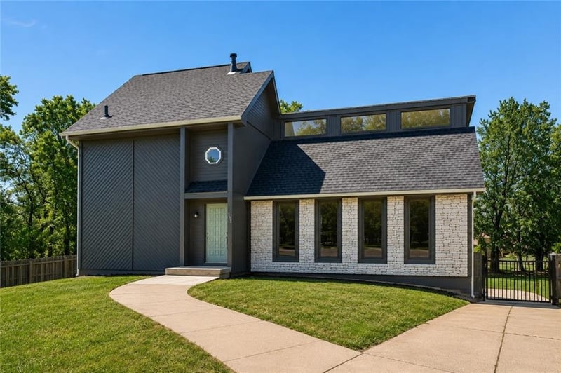 413 Brittany Dr, Olathe, KS 66061