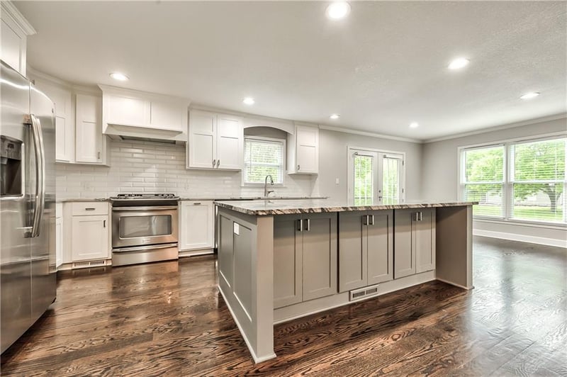 16402 Riggs Rd, Stilwell, KS 66085