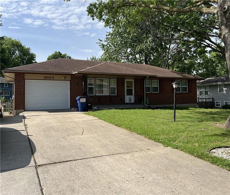 1603 75th St, Gladstone, MO 64118