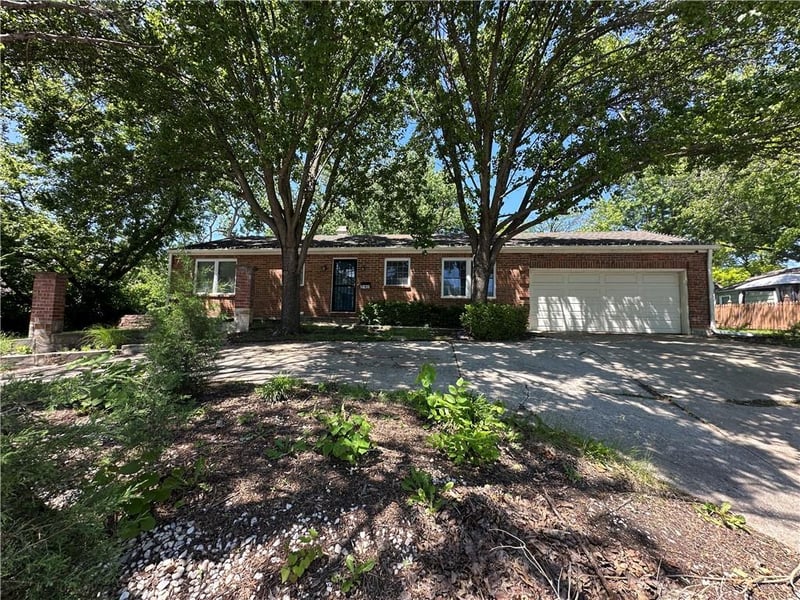 8308 State Line Rd, Leawood, KS 66206
