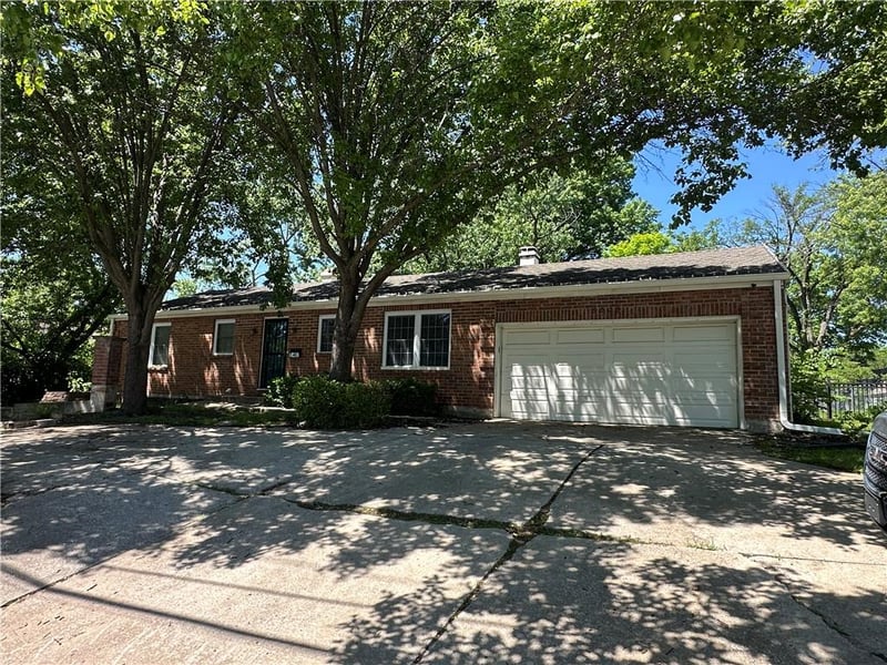 8308 State Line Rd, Leawood, KS 66206