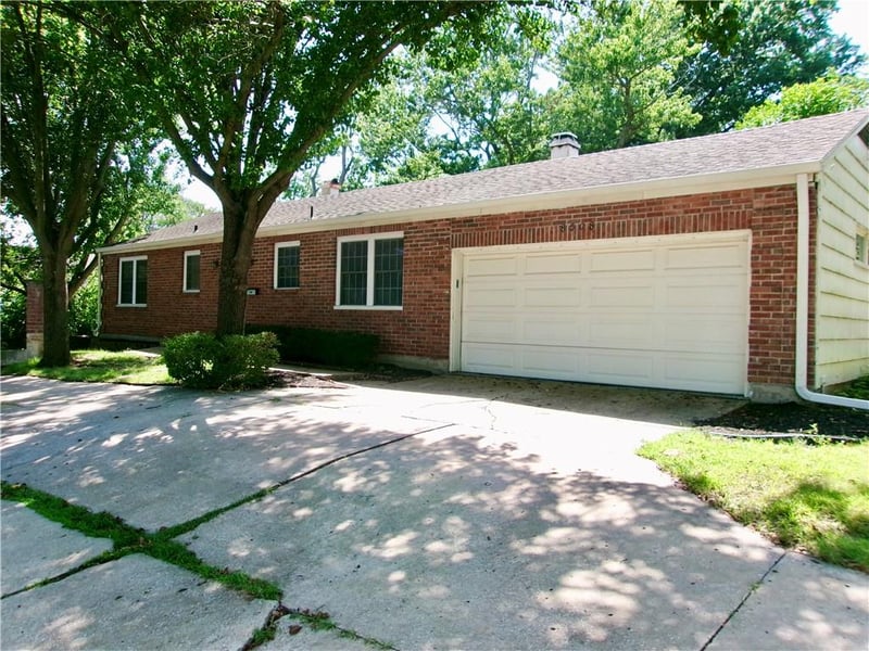 8308 State Line Rd, Leawood, KS 66206
