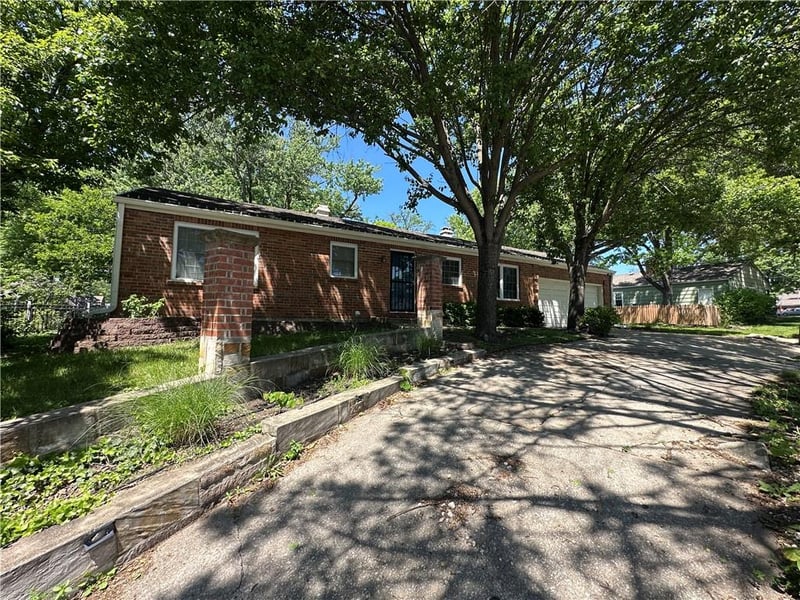 8308 State Line Rd, Leawood, KS 66206