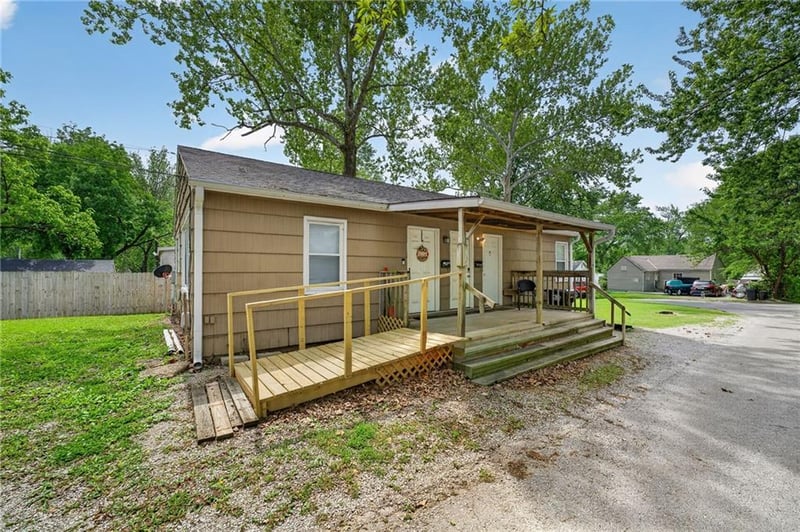 1921 S Ash Ave, Independence, MO 64052