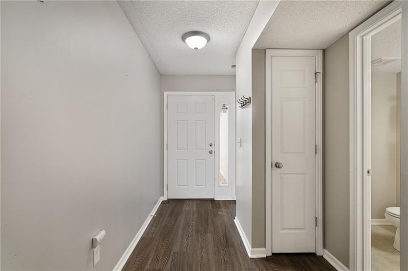 1533 Shelby Ct, Lee's Summit, MO 64081