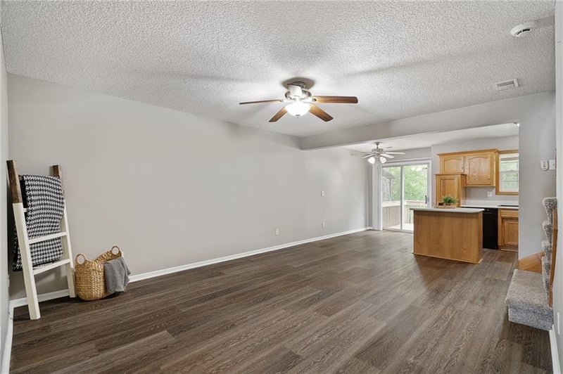 1533 Shelby Ct, Lee's Summit, MO 64081
