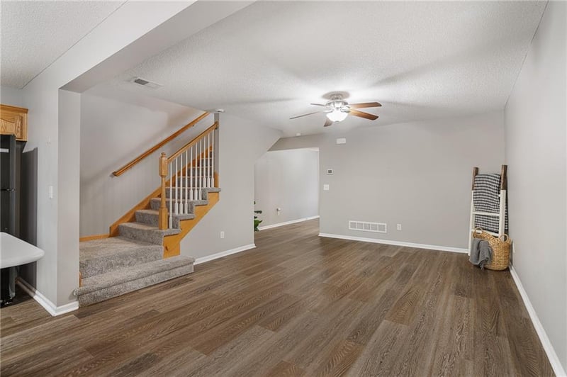 1533 Shelby Ct, Lee's Summit, MO 64081
