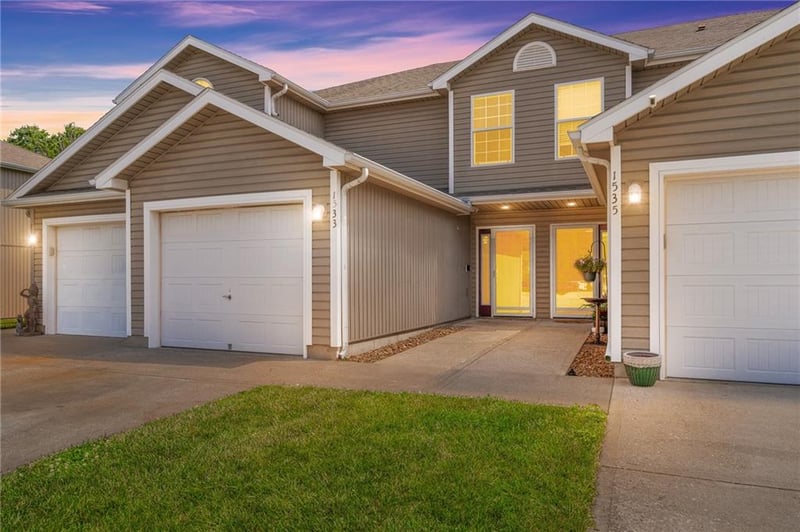 1533 Shelby Ct, Lee's Summit, MO 64081