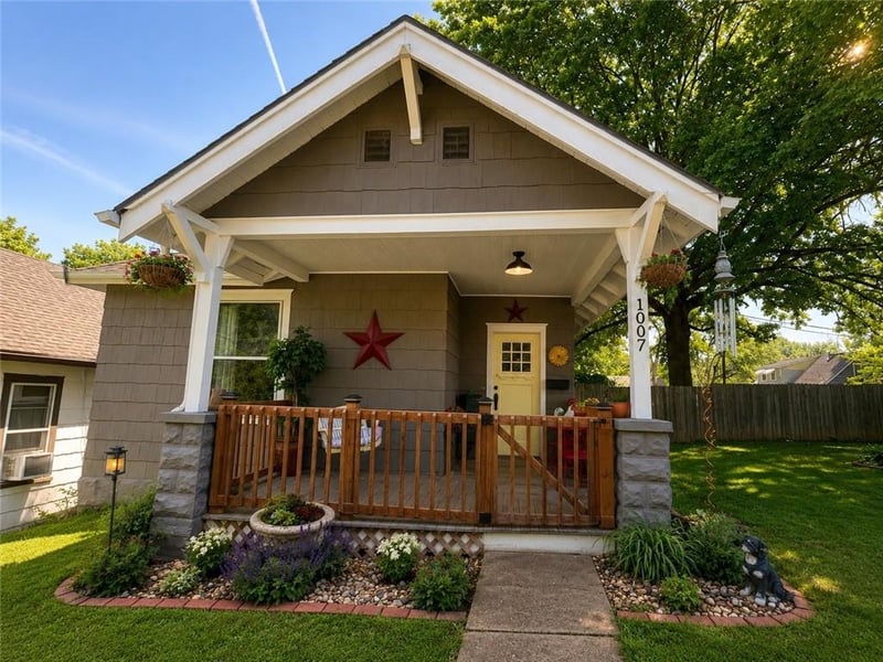 1007 Grand Ave, Leavenworth, KS 66048