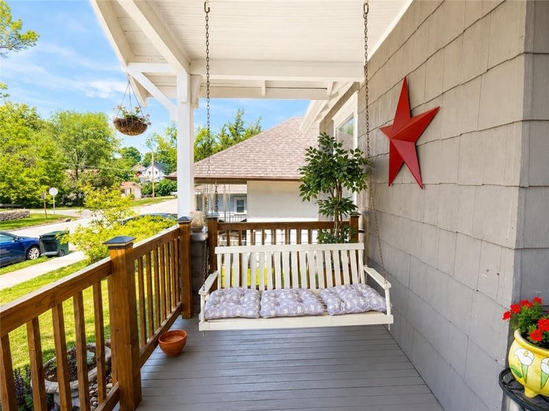 1007 Grand Ave, Leavenworth, KS 66048