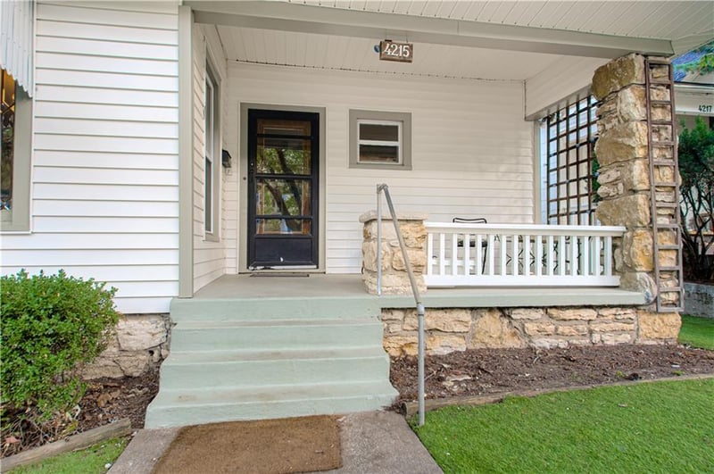 4215 Oak St, Kansas City, MO 64111