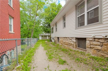 4215 Oak St, Kansas City, MO 64111