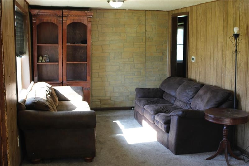 515 5th St, Hardin, MO 64035