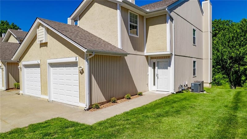 4612 Whispering Winds D Dr, Lee's Summit, MO 64064