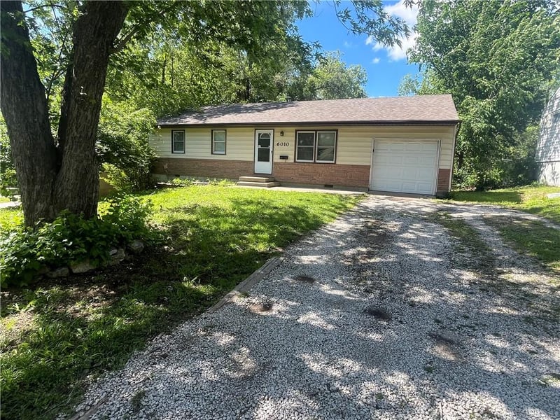 6010 149th St, Grandview, MO 64030