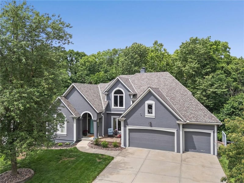 5812 Manor Ln, Parkville, MO 64152