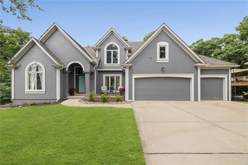 5812 Manor Ln, Parkville, MO 64152