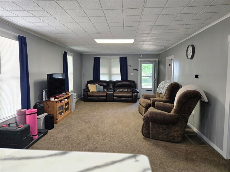 422 9th St, Pittsburg, KS 66762
