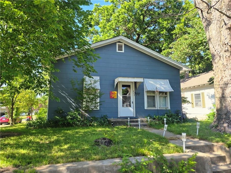 422 9th St, Pittsburg, KS 66762