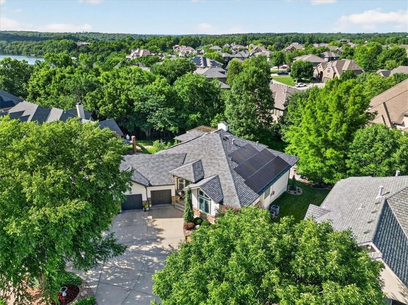 2313 NE Lake Breeze Ln, Lee's Summit, MO 64086
