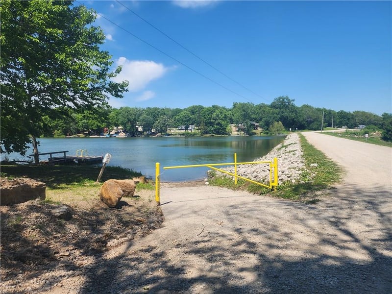 34 Turner Dr, La Cygne, KS 66040